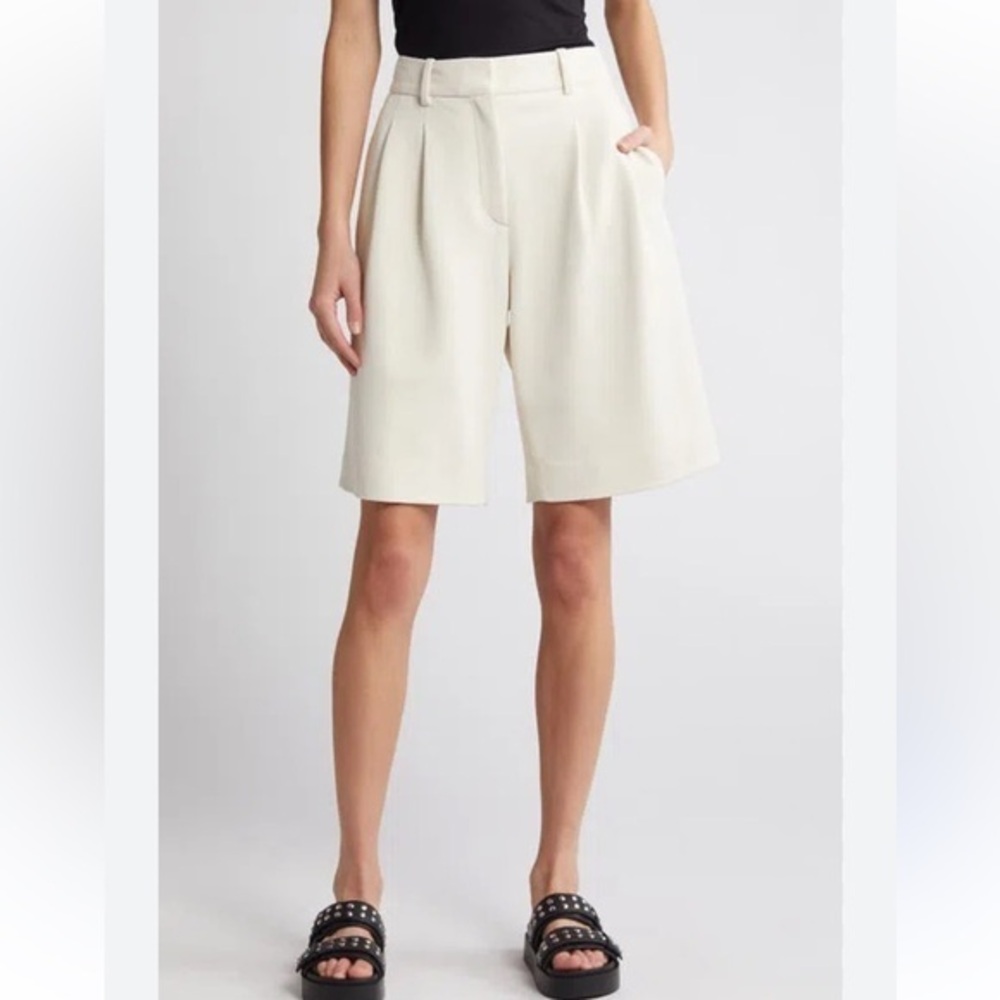 New H&M White Highrise Bermudas Dress Shorts Size 2